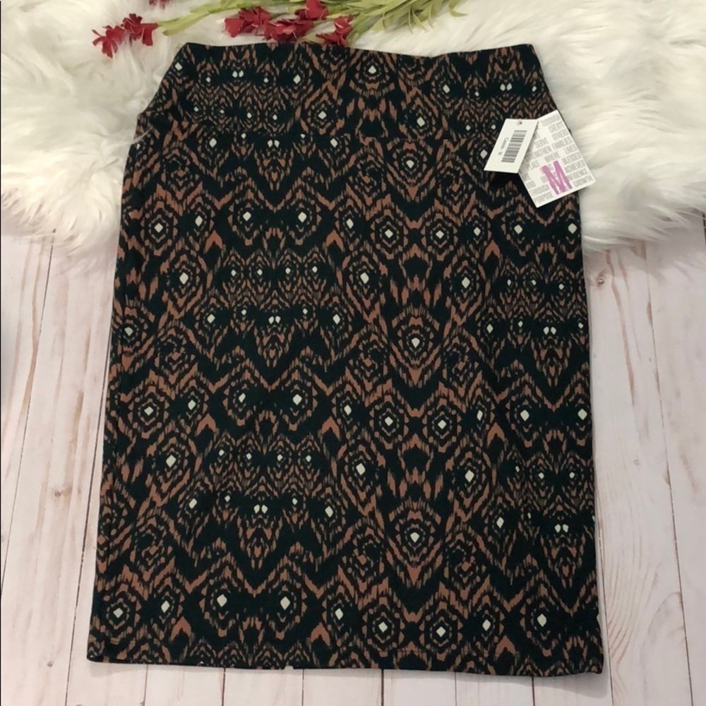 LuLaRoe Cassie skirt size M. NWT
